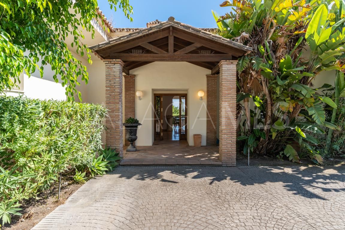 Buy villa pareada in Benahavis with 5 bedrooms