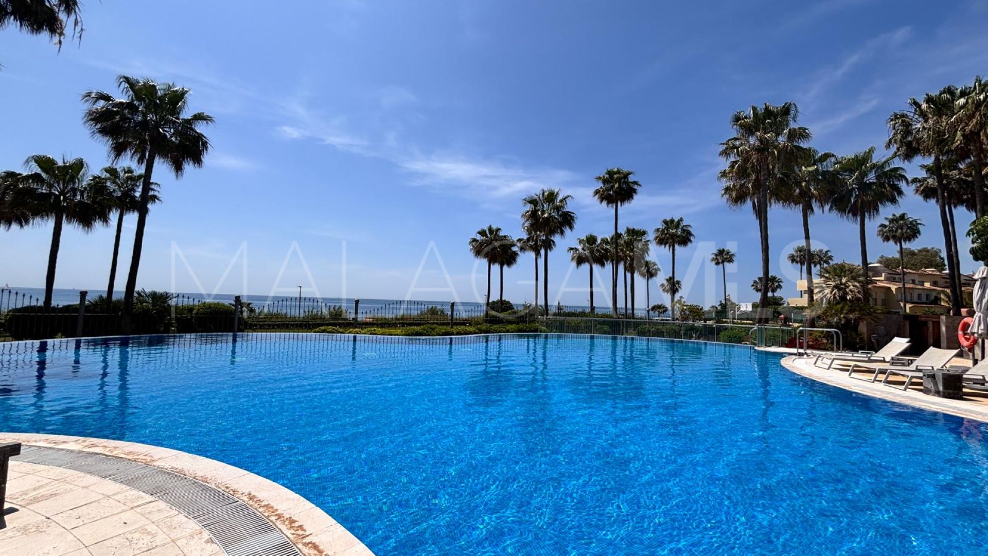 For sale 3 bedrooms ground floor apartment in Beach Side New Golden Mile