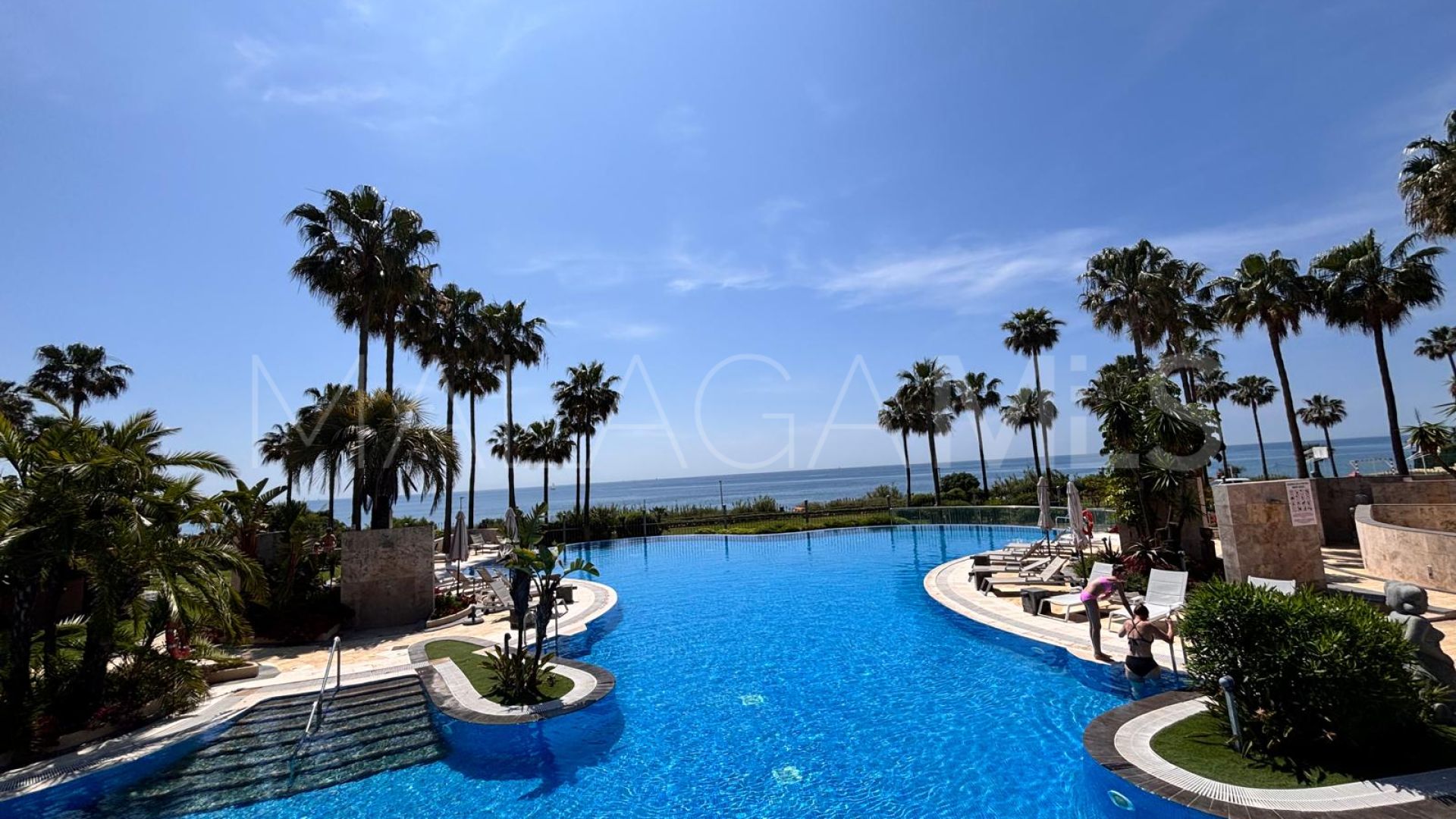 For sale 3 bedrooms ground floor apartment in Beach Side New Golden Mile