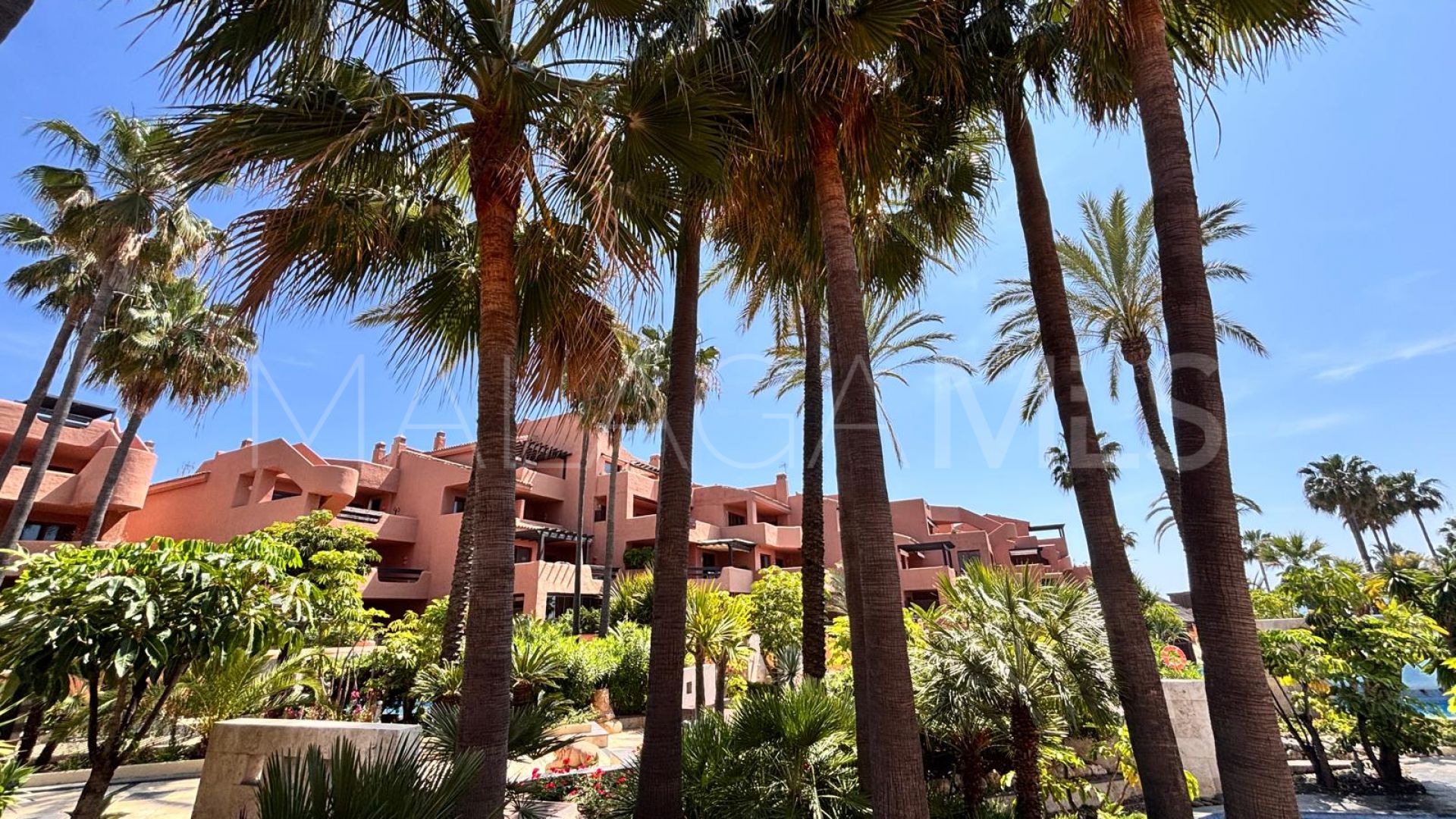 For sale 3 bedrooms ground floor apartment in Beach Side New Golden Mile