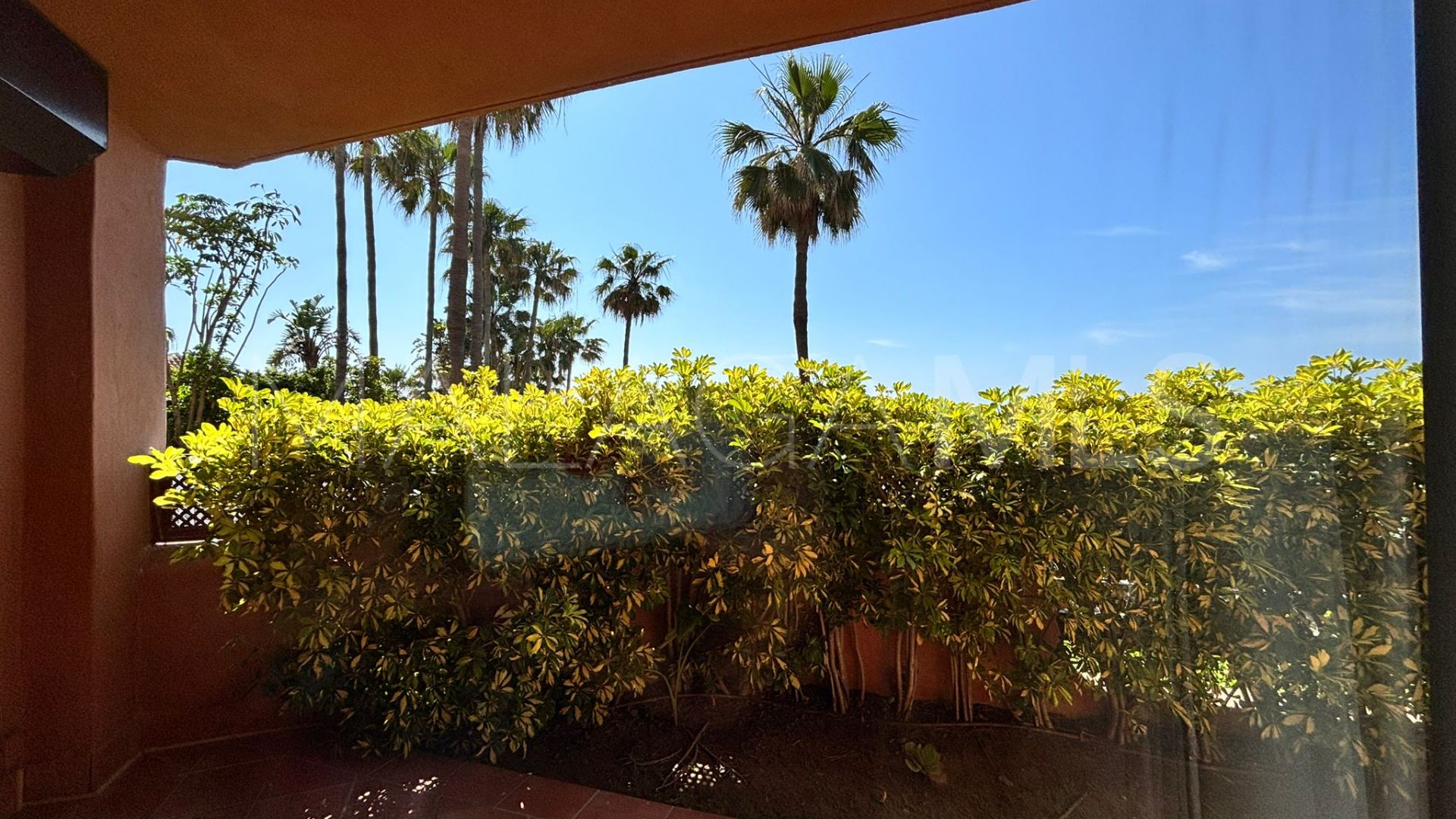 For sale 3 bedrooms ground floor apartment in Beach Side New Golden Mile