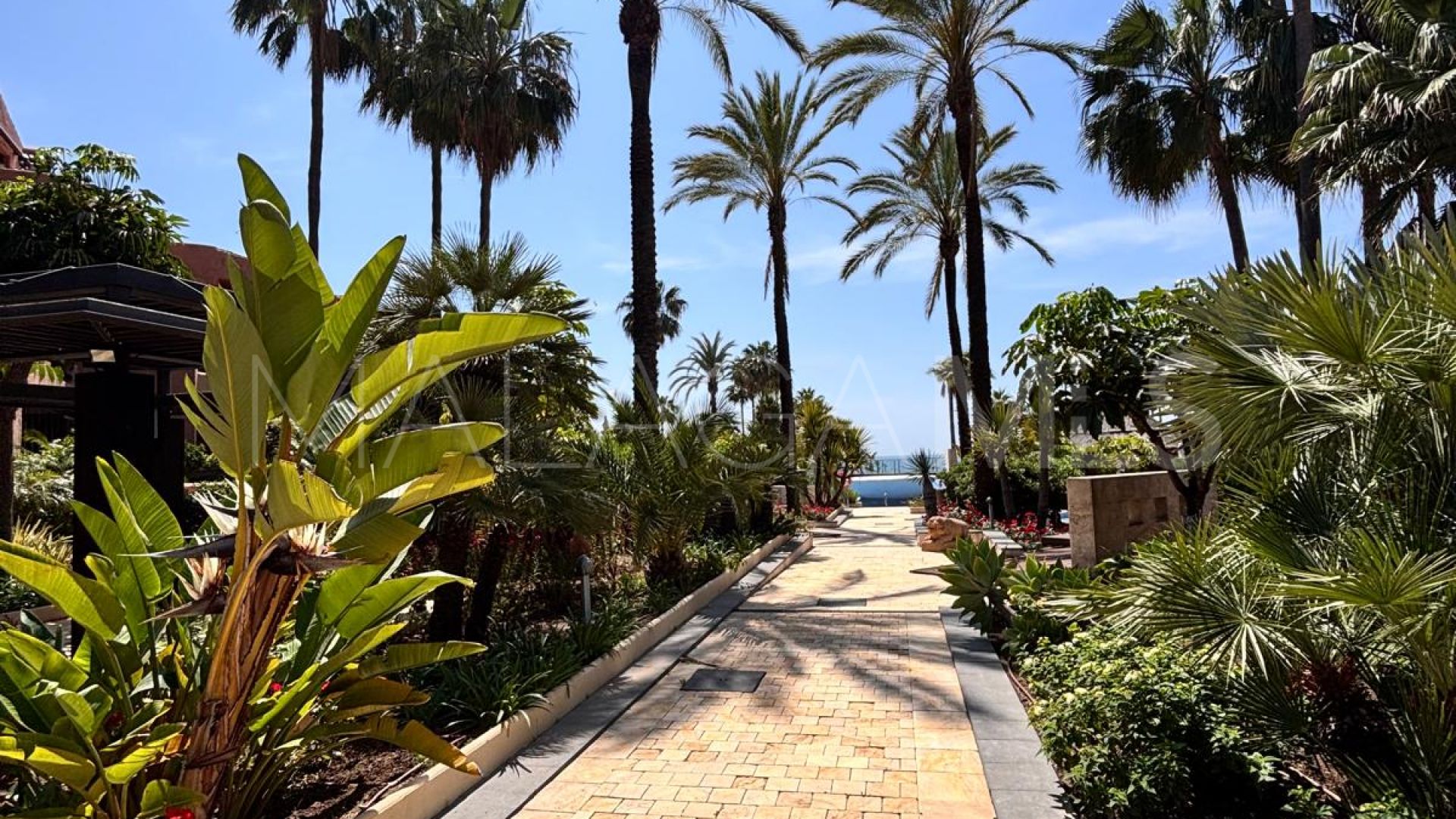 For sale 3 bedrooms ground floor apartment in Beach Side New Golden Mile