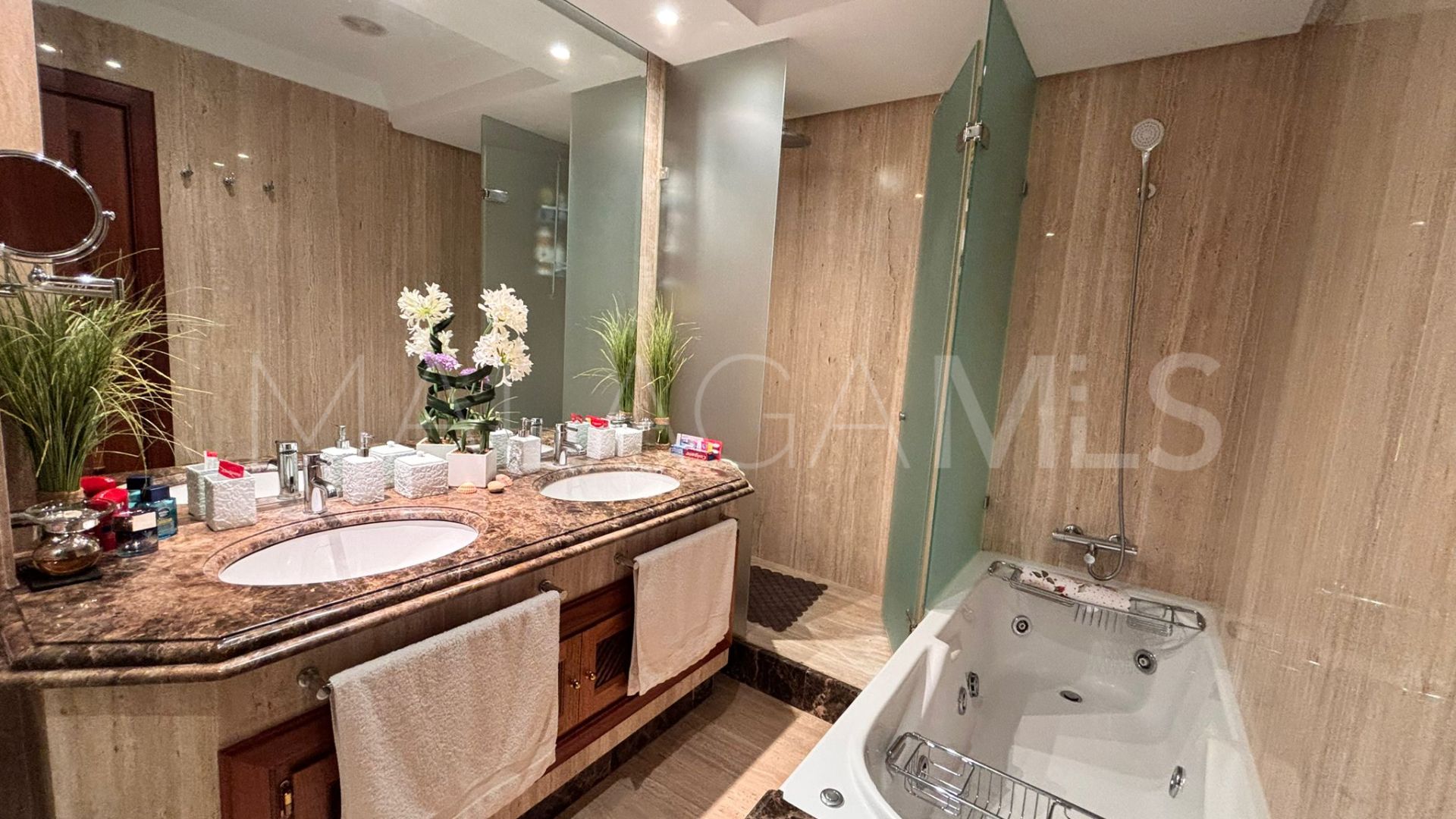 For sale 3 bedrooms ground floor apartment in Beach Side New Golden Mile