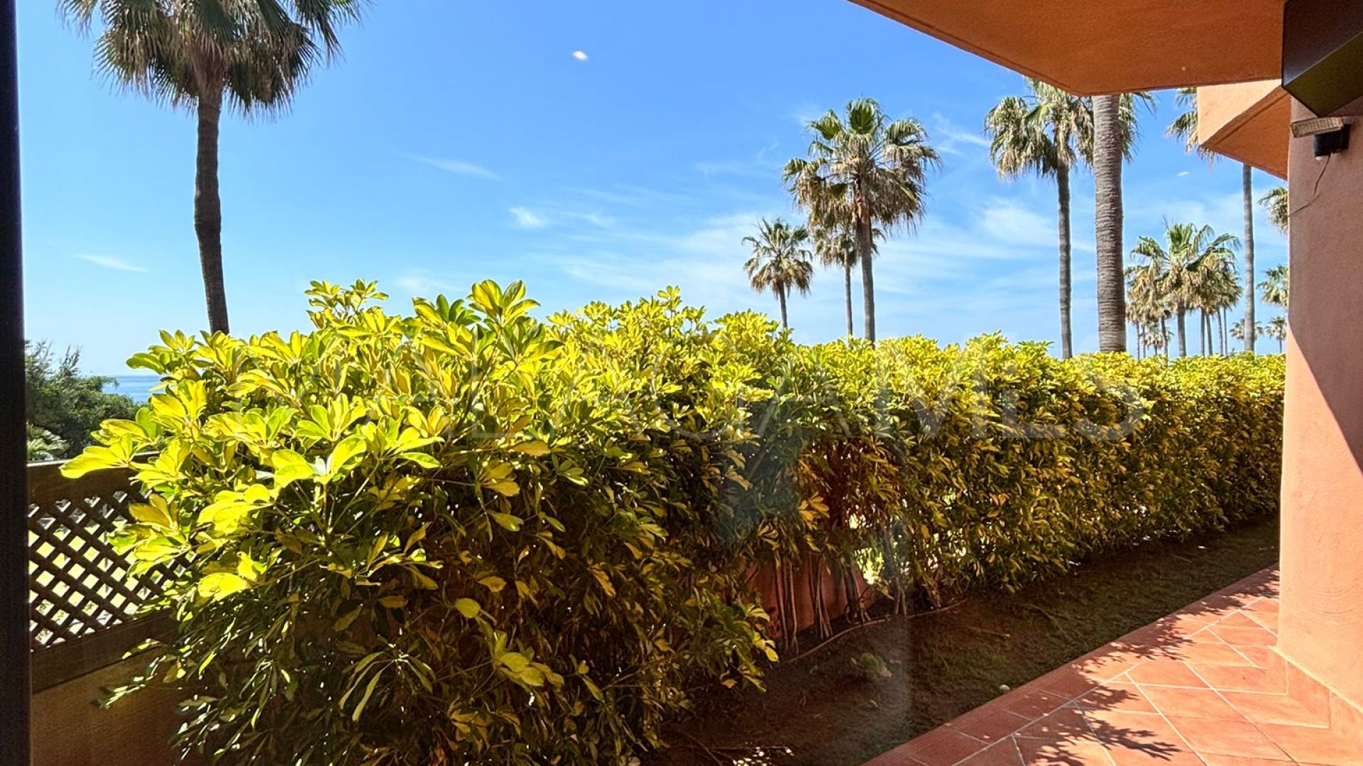 For sale 3 bedrooms ground floor apartment in Beach Side New Golden Mile
