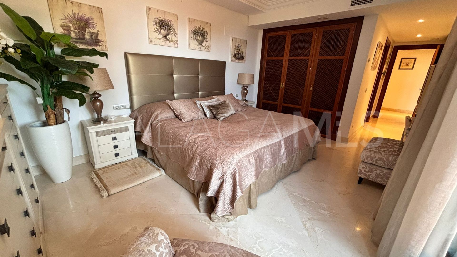 For sale 3 bedrooms ground floor apartment in Beach Side New Golden Mile