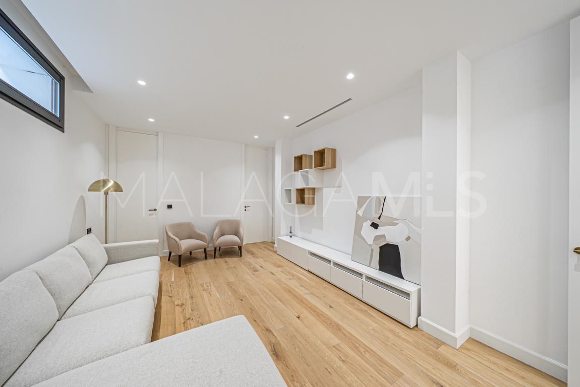 Se vende villa with 6 bedrooms in Golden Mile