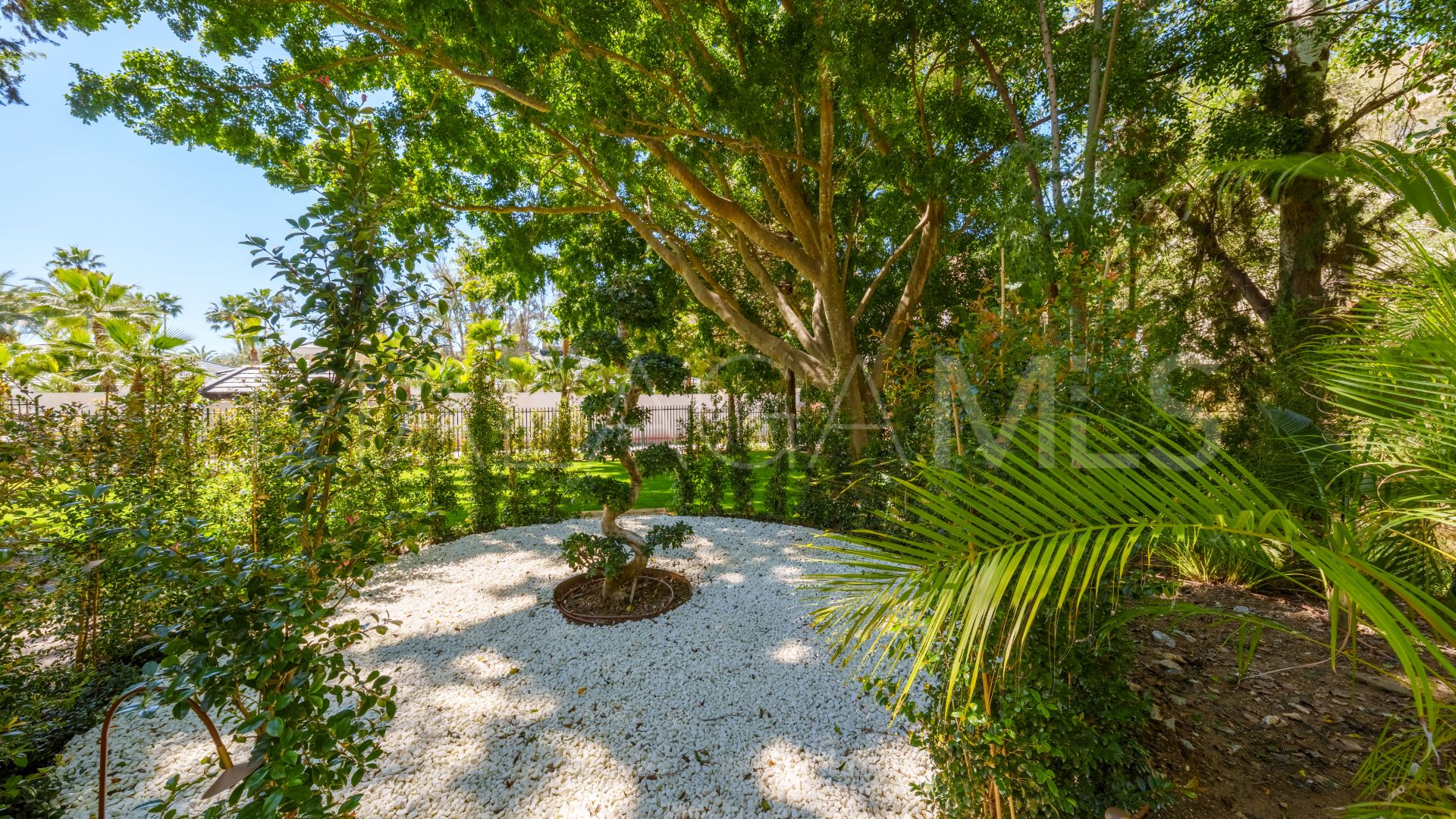 Villa for sale in Las Brisas