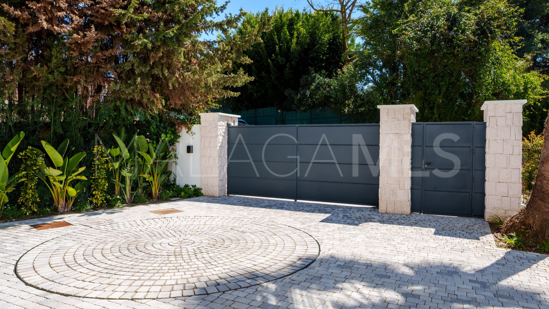 Villa for sale in Las Brisas