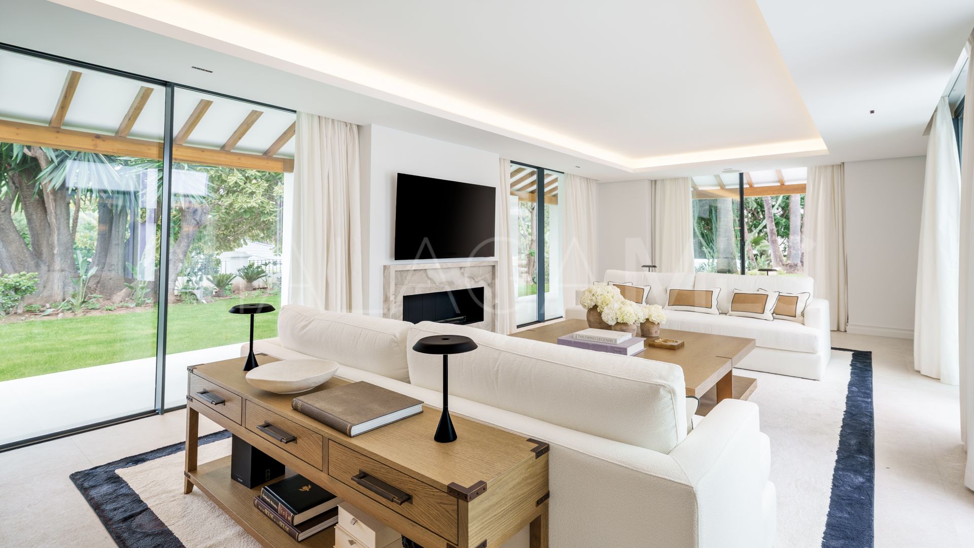 Villa for sale in Las Brisas