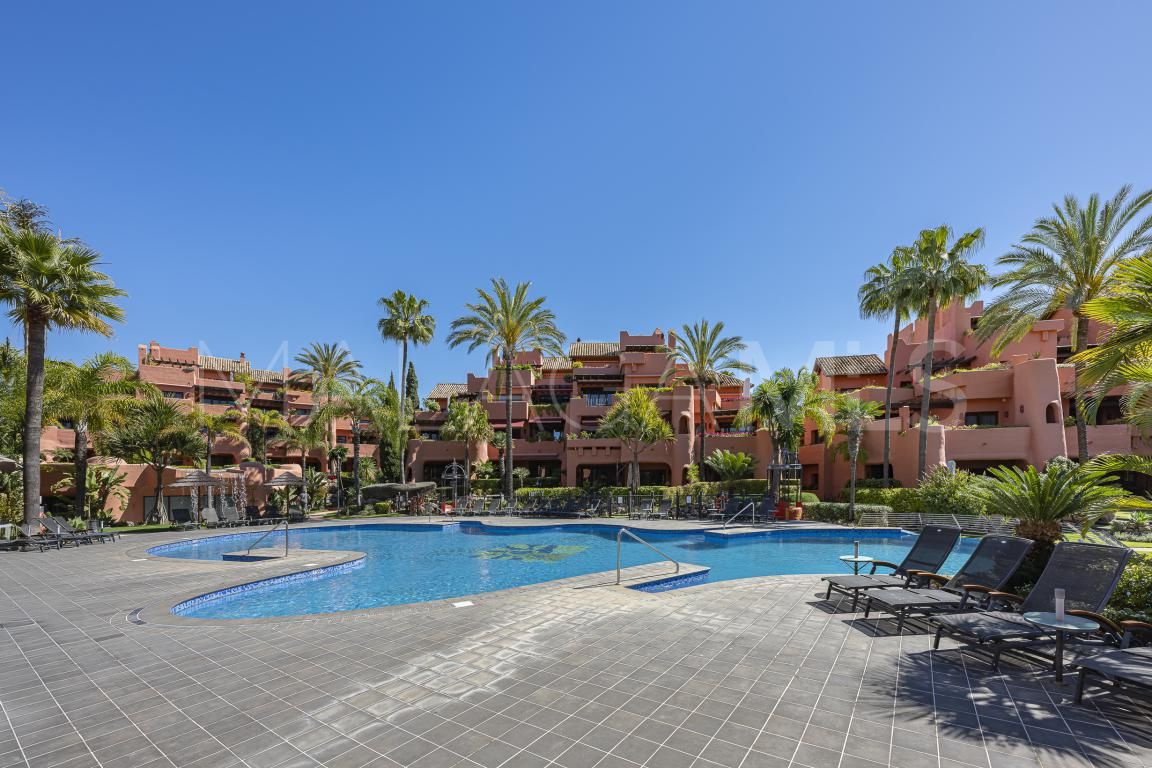 Ático with 3 bedrooms for sale in Estepona