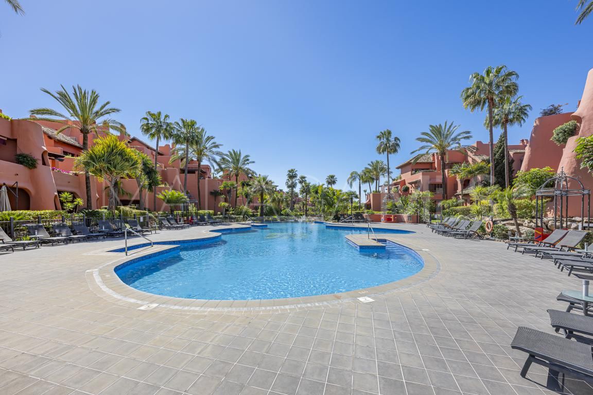 Ático with 3 bedrooms for sale in Estepona
