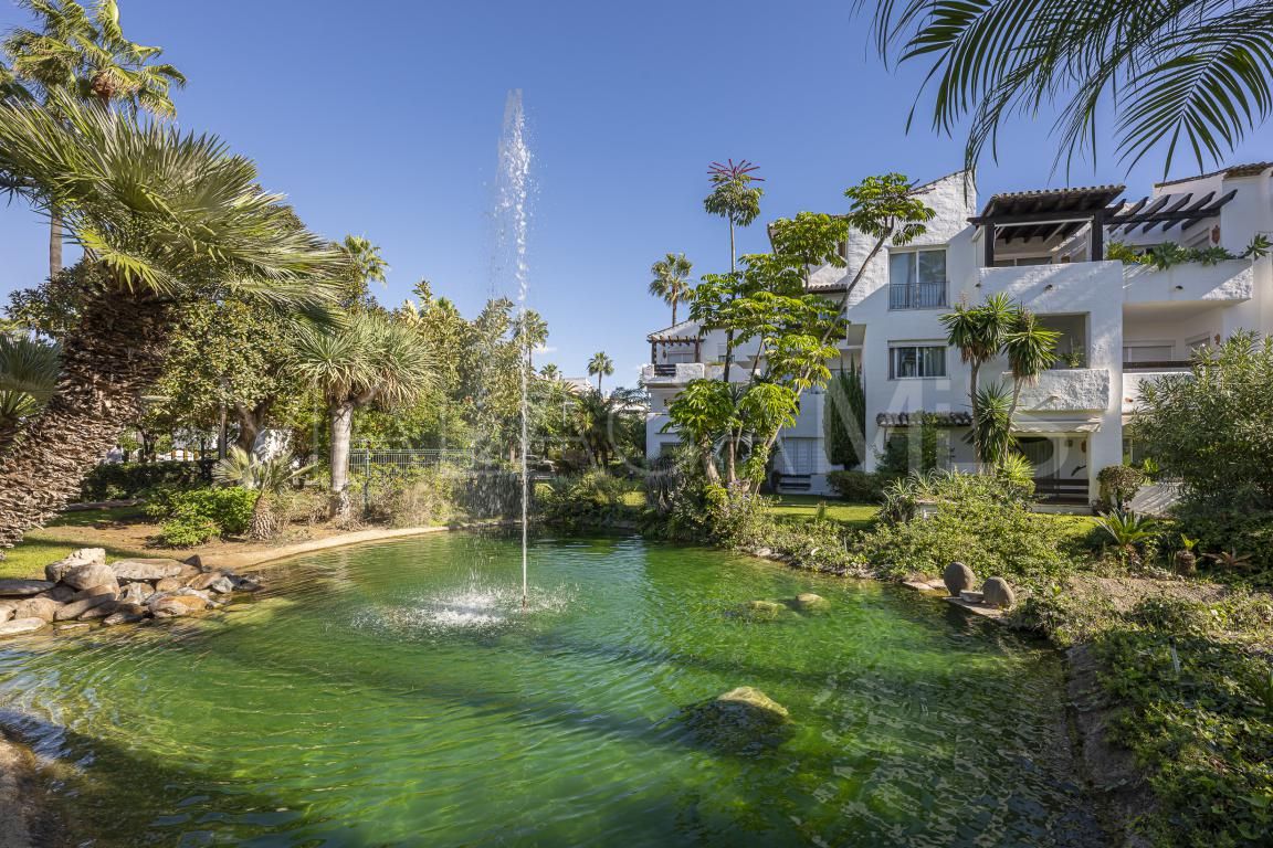 For sale apartment in Estepona