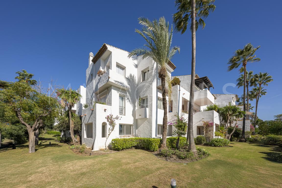 For sale apartment in Estepona
