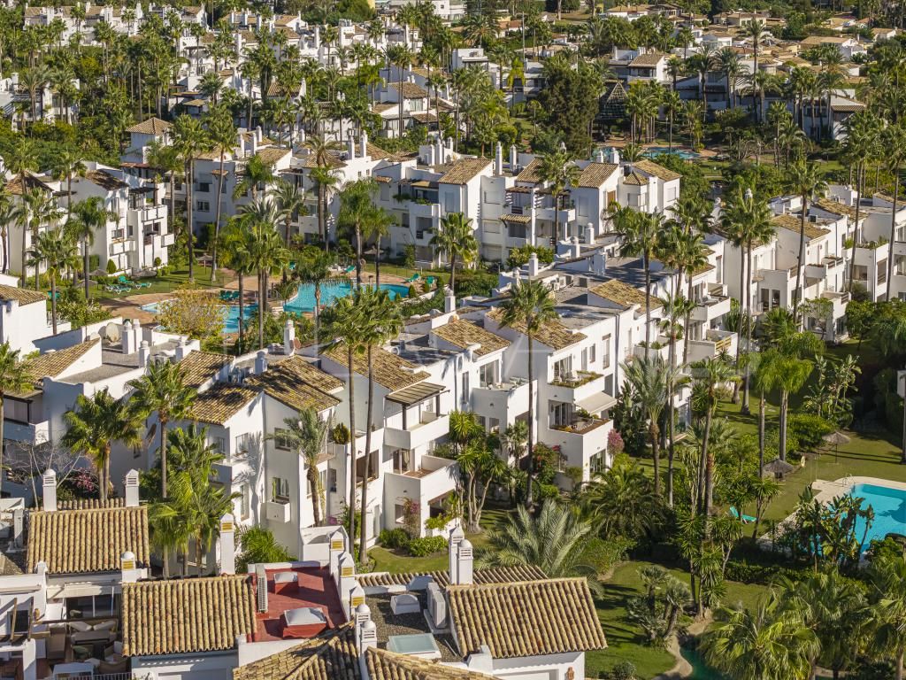 For sale apartment in Estepona