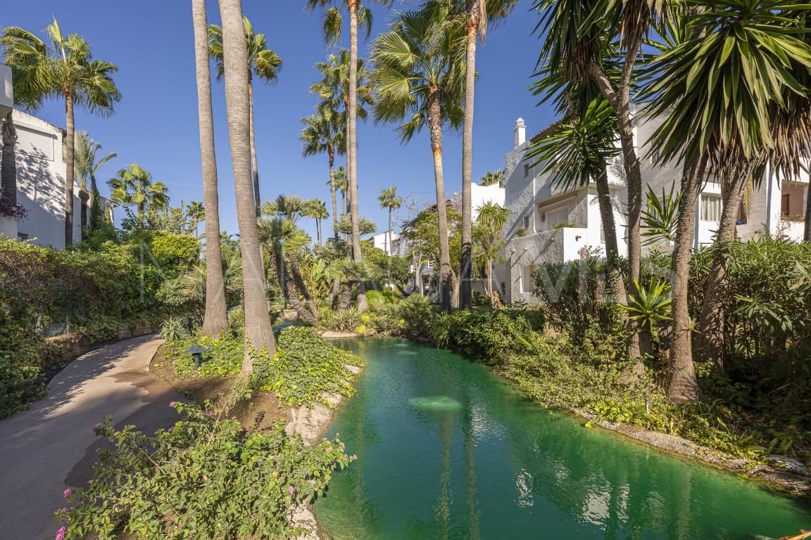 For sale apartment in Estepona