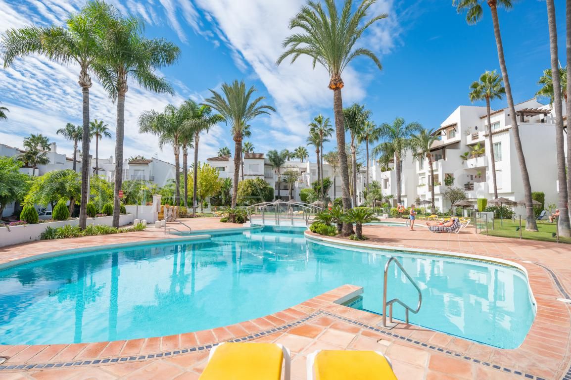 For sale apartment in Estepona