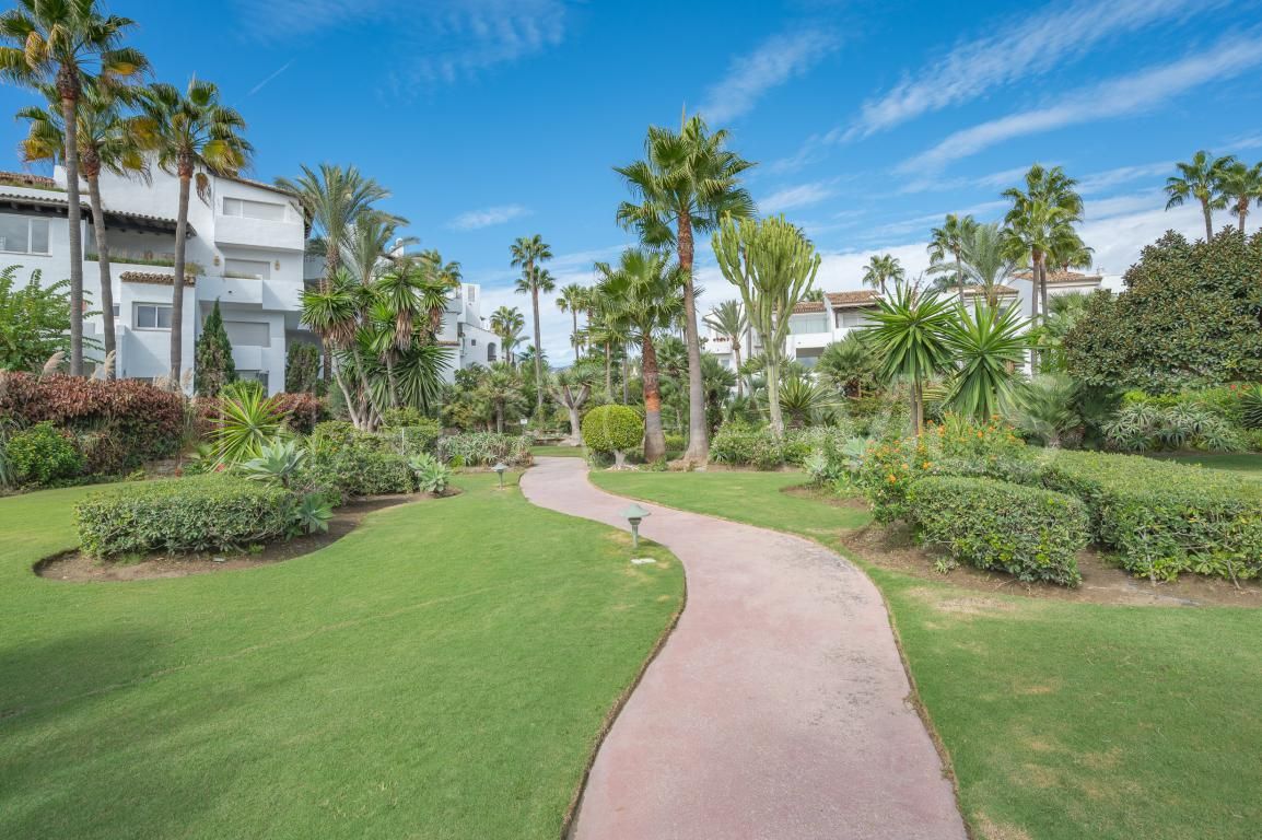 For sale apartment in Estepona
