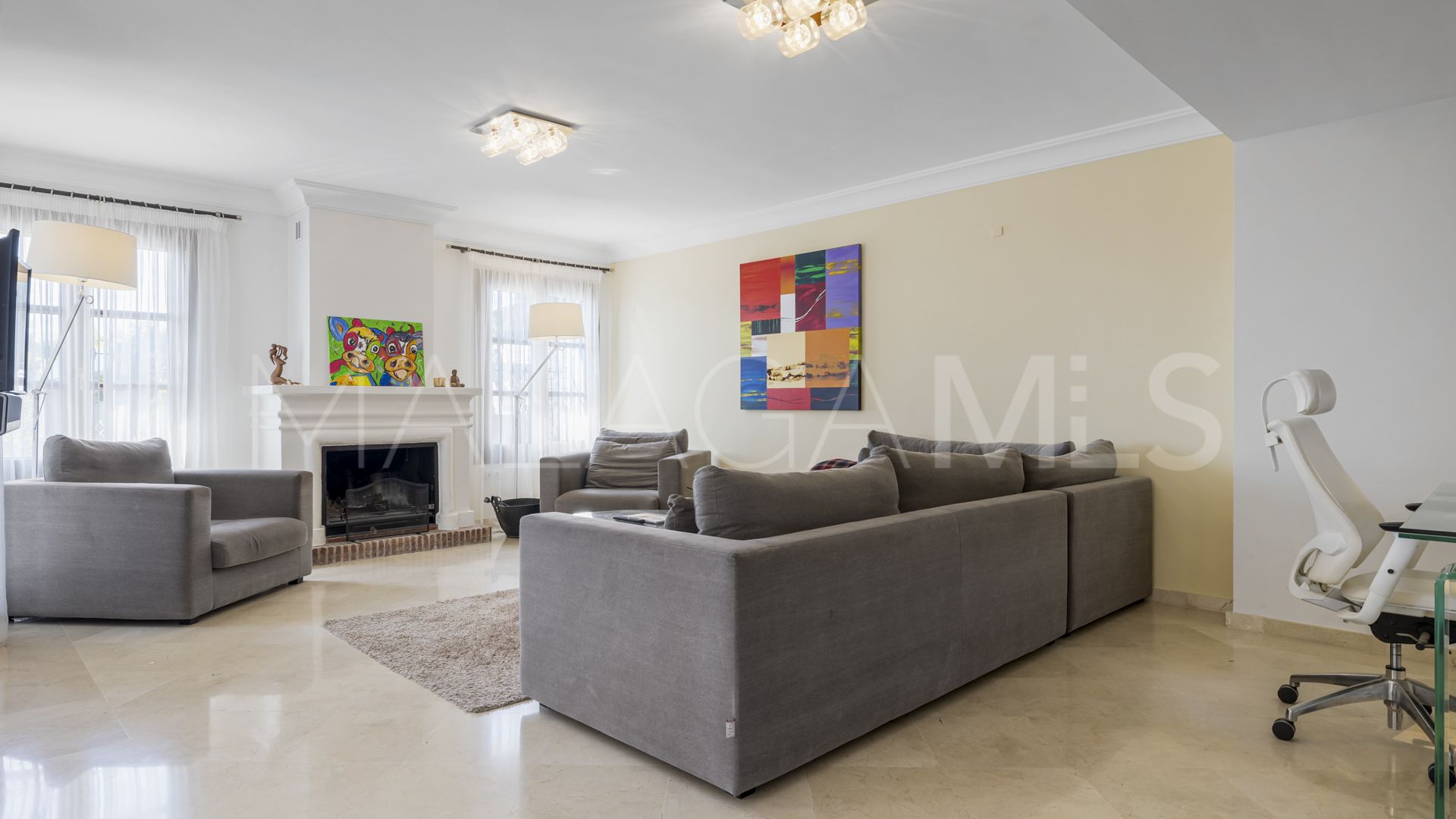 Adosado with 5 bedrooms for sale in Benahavis