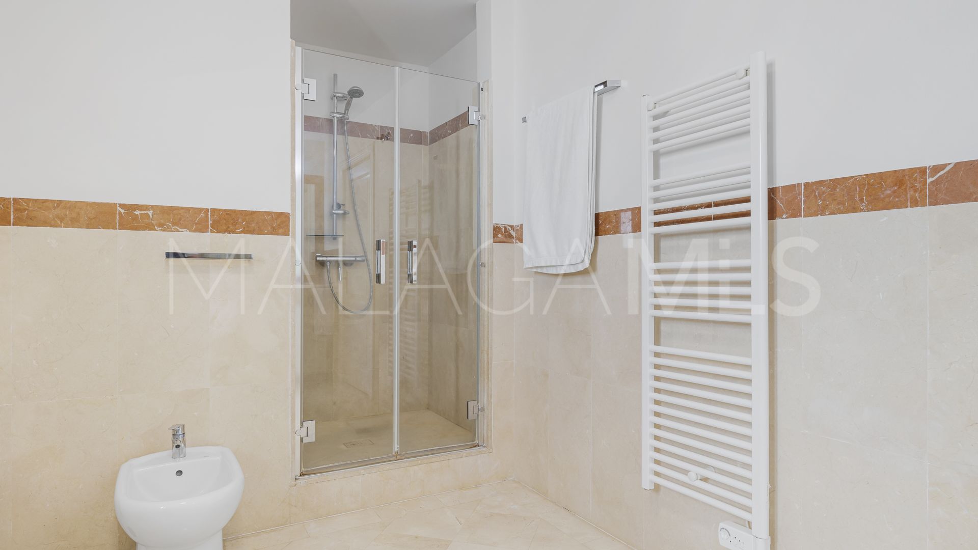 Adosado with 5 bedrooms for sale in Benahavis