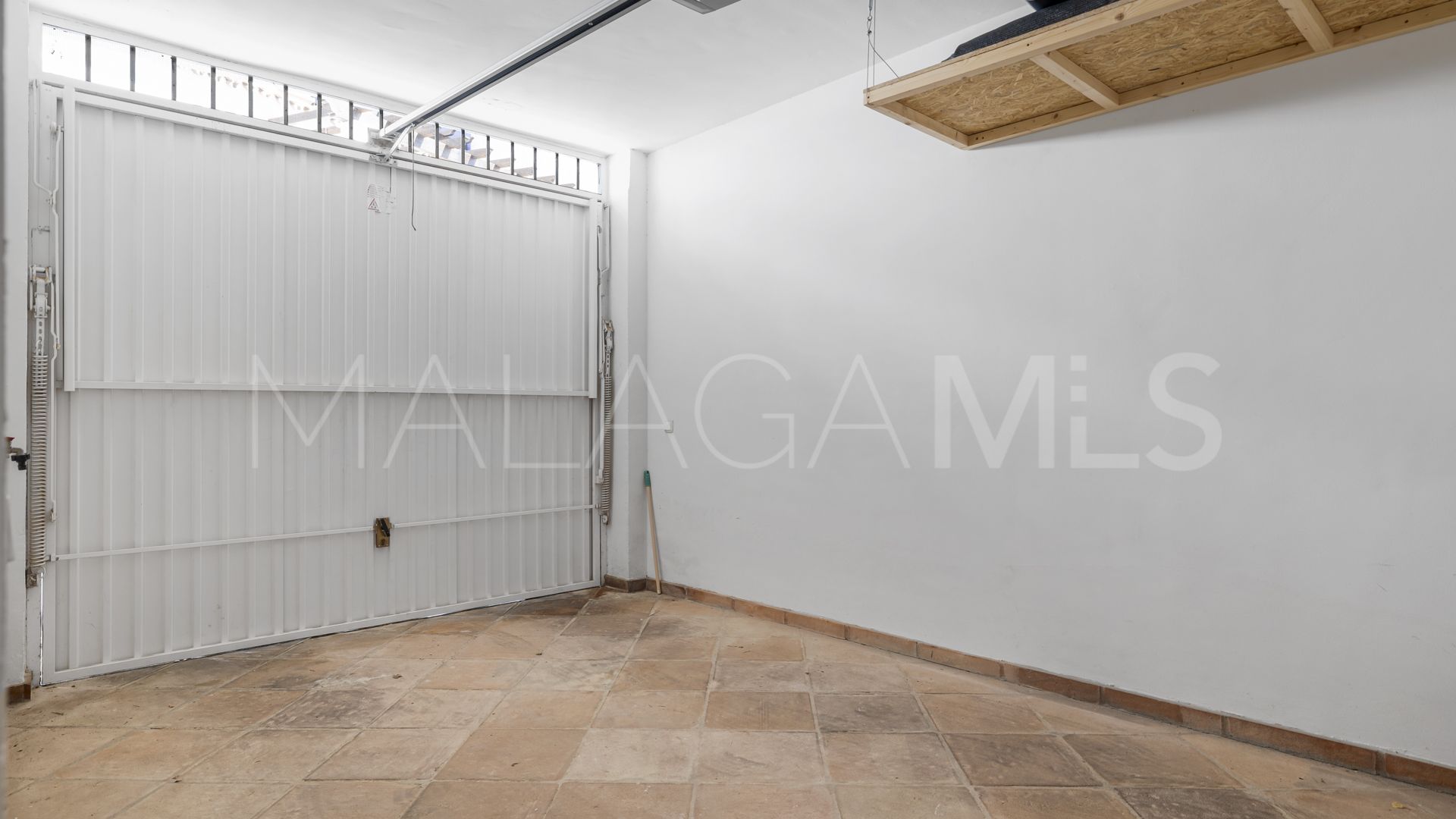 Adosado with 5 bedrooms for sale in Benahavis