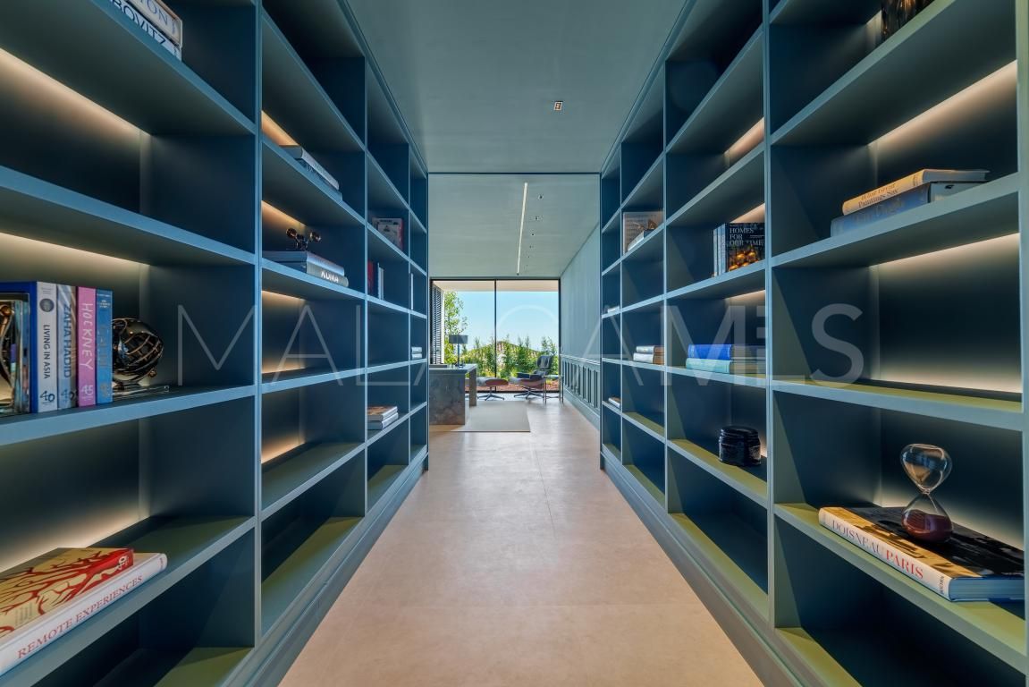 8 bedrooms La Quinta villa for sale