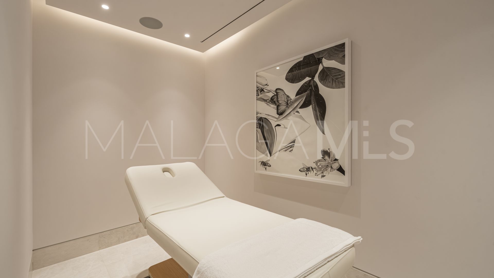Villa for sale in Marbella Hill Club