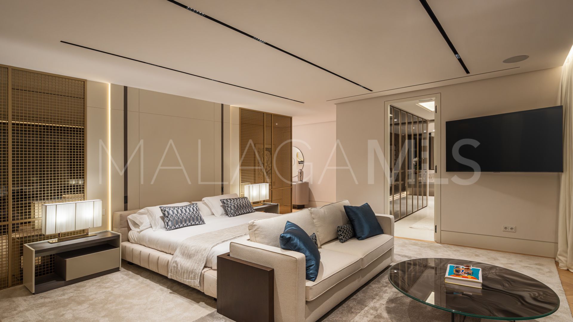 Villa for sale in Marbella Hill Club