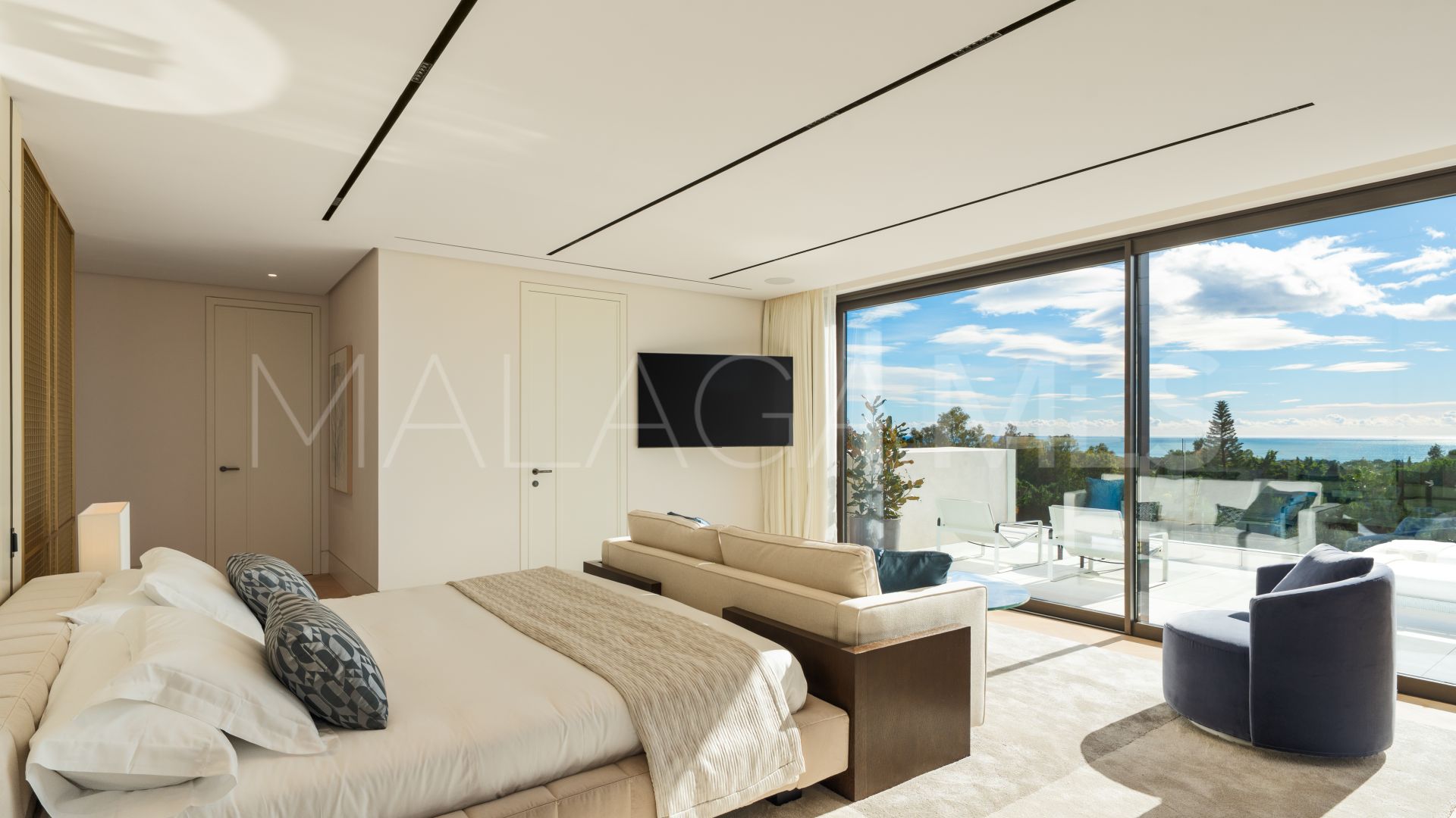 Villa for sale in Marbella Hill Club