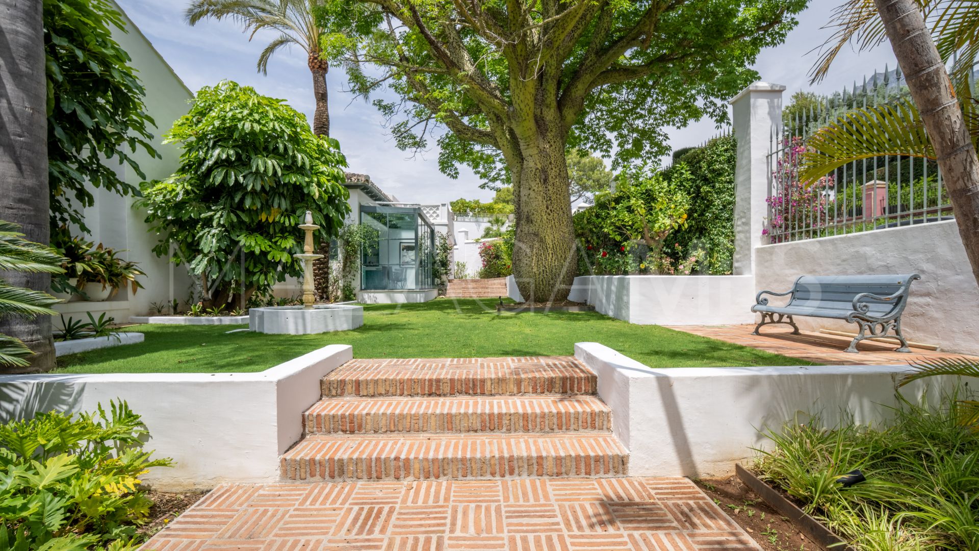 Villa for sale in Marbella Golden Mile