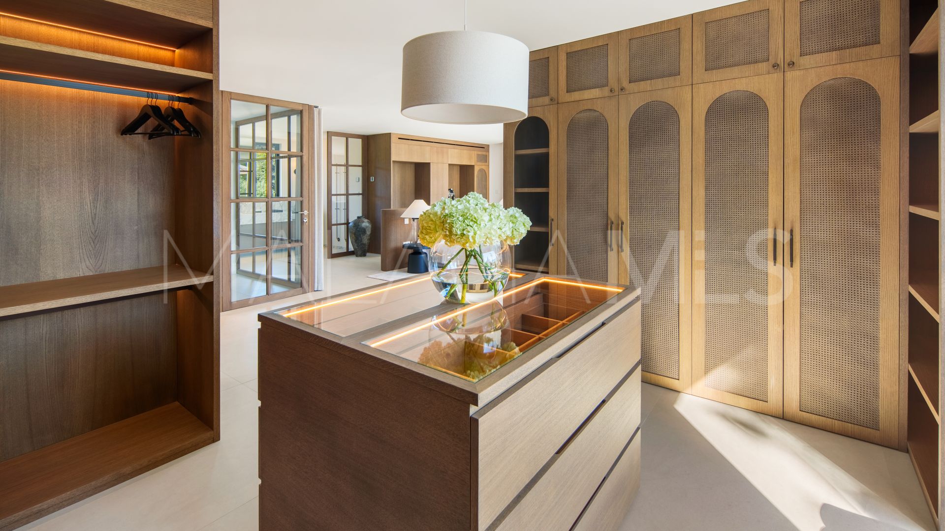 Villa for sale in Nueva Andalucia