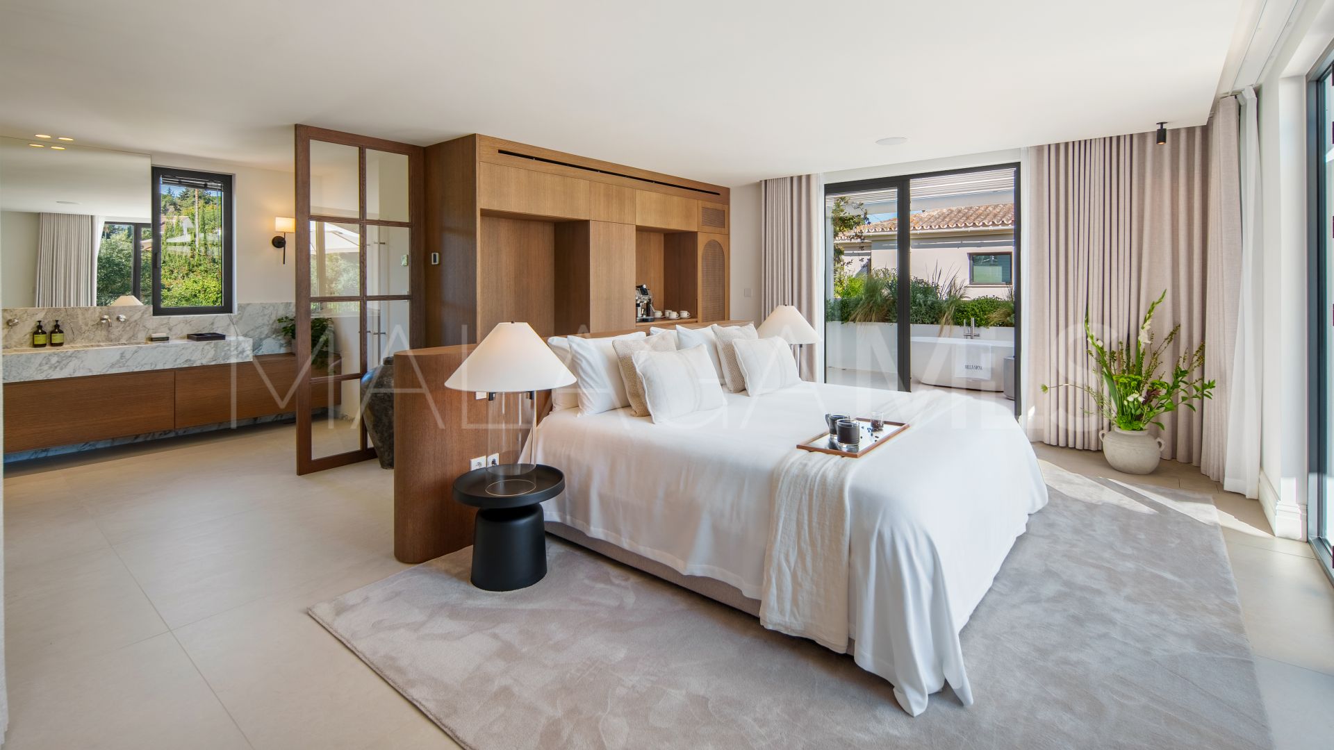 Villa for sale in Nueva Andalucia