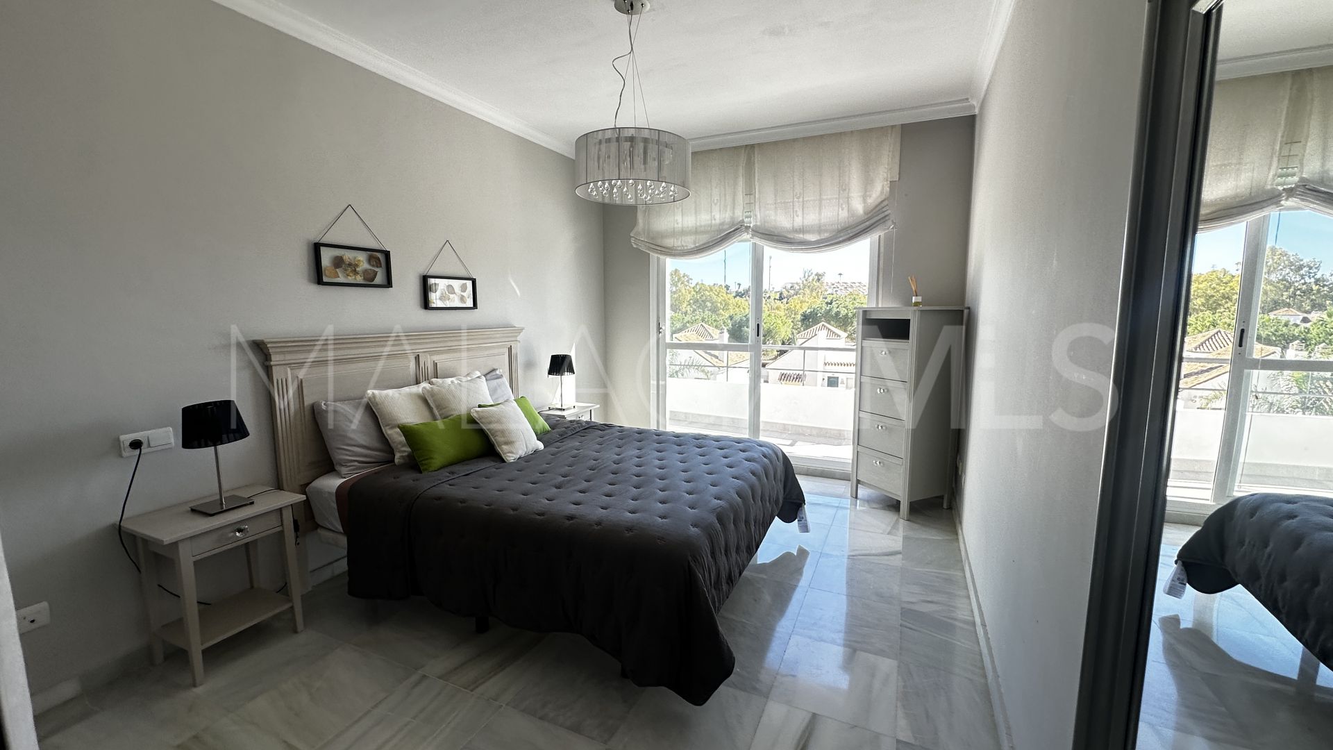Buy apartamento de 2 bedrooms in Nueva Andalucia