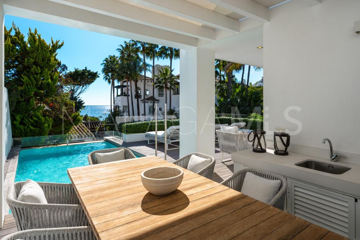 Villa for sale in Puente Romano