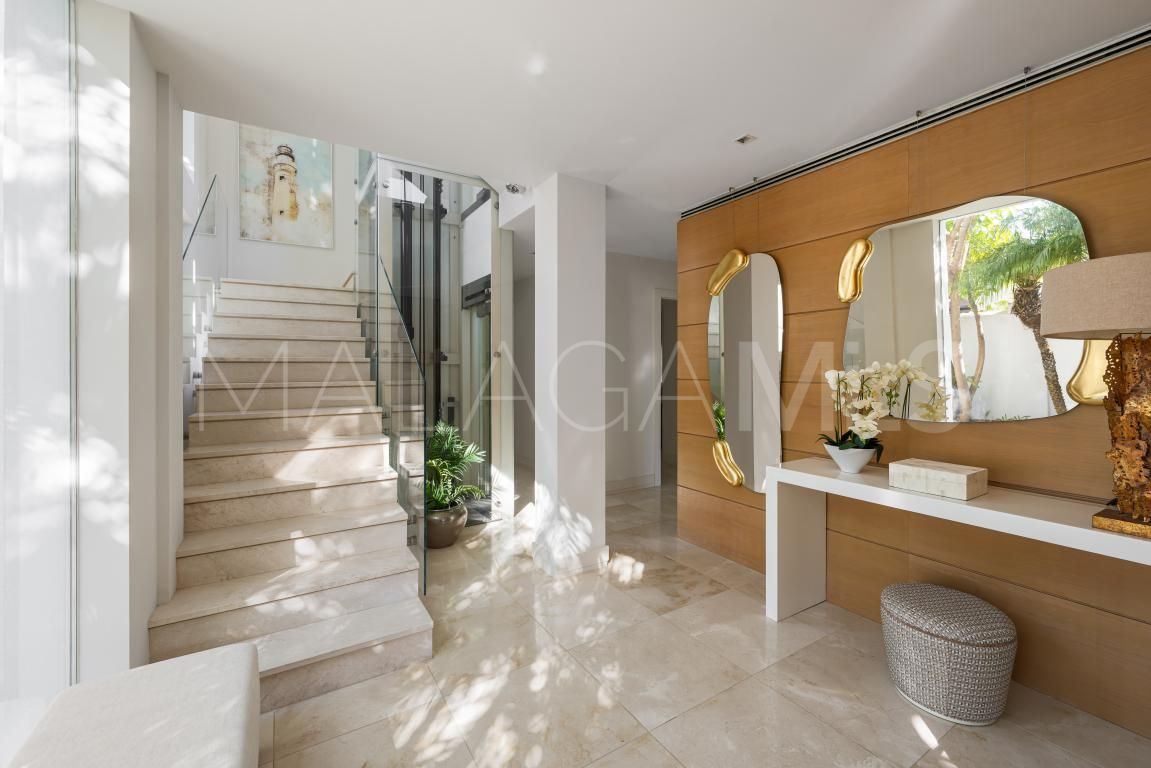 Villa for sale in Puente Romano