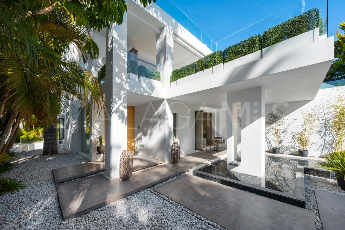 Villa for sale in Puente Romano