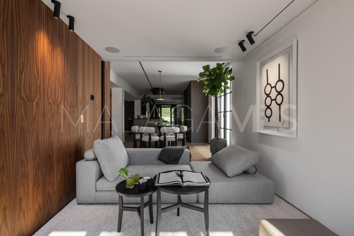 Villa for sale in Nueva Andalucia