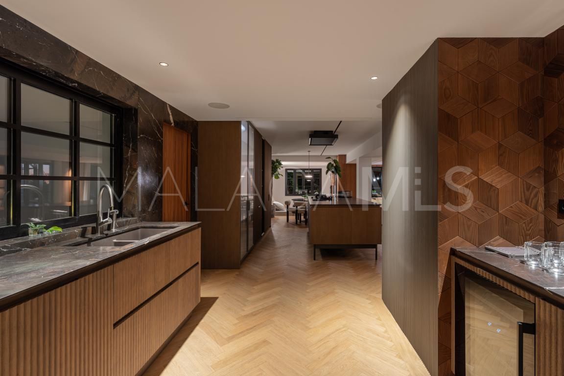 Villa for sale in Nueva Andalucia