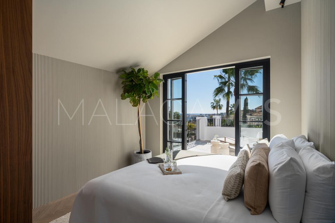 Villa for sale in Nueva Andalucia