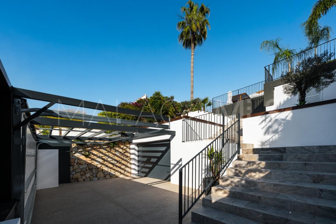 Villa for sale in Nueva Andalucia