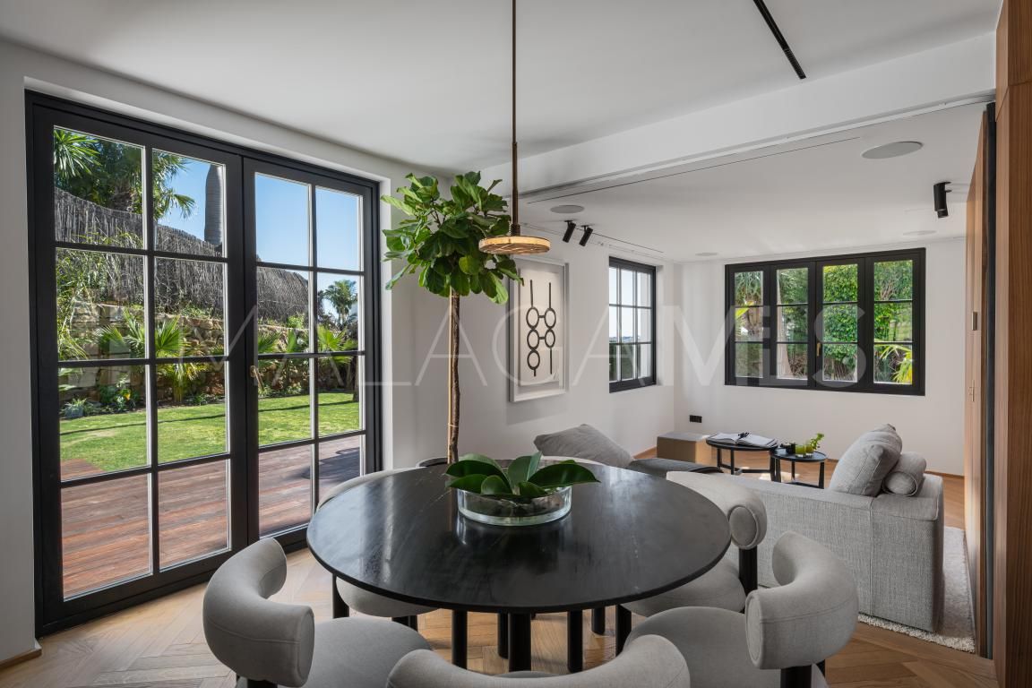 Villa for sale in Nueva Andalucia