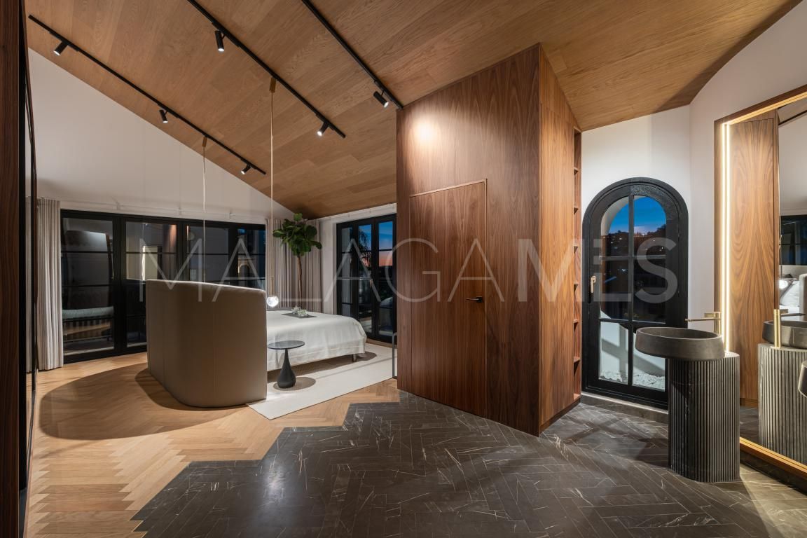 Villa for sale in Nueva Andalucia