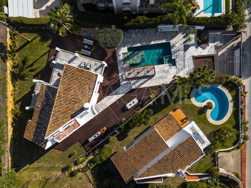 Villa for sale in Nueva Andalucia