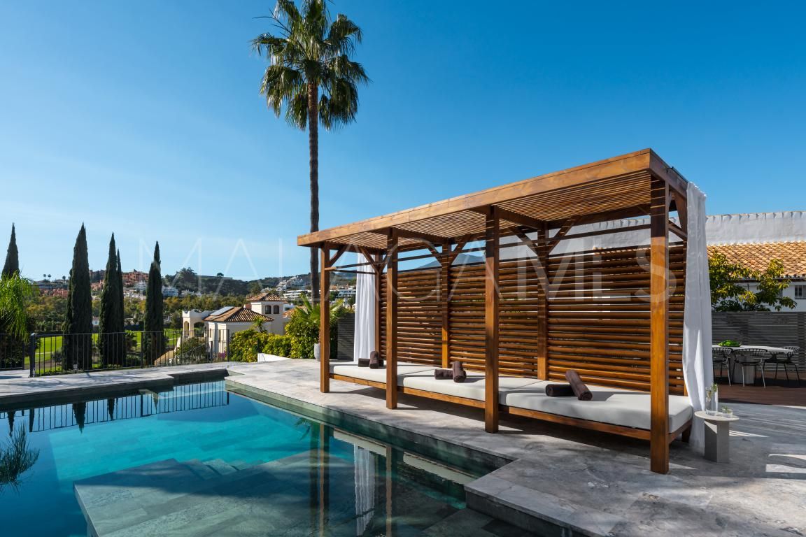 Villa for sale in Nueva Andalucia