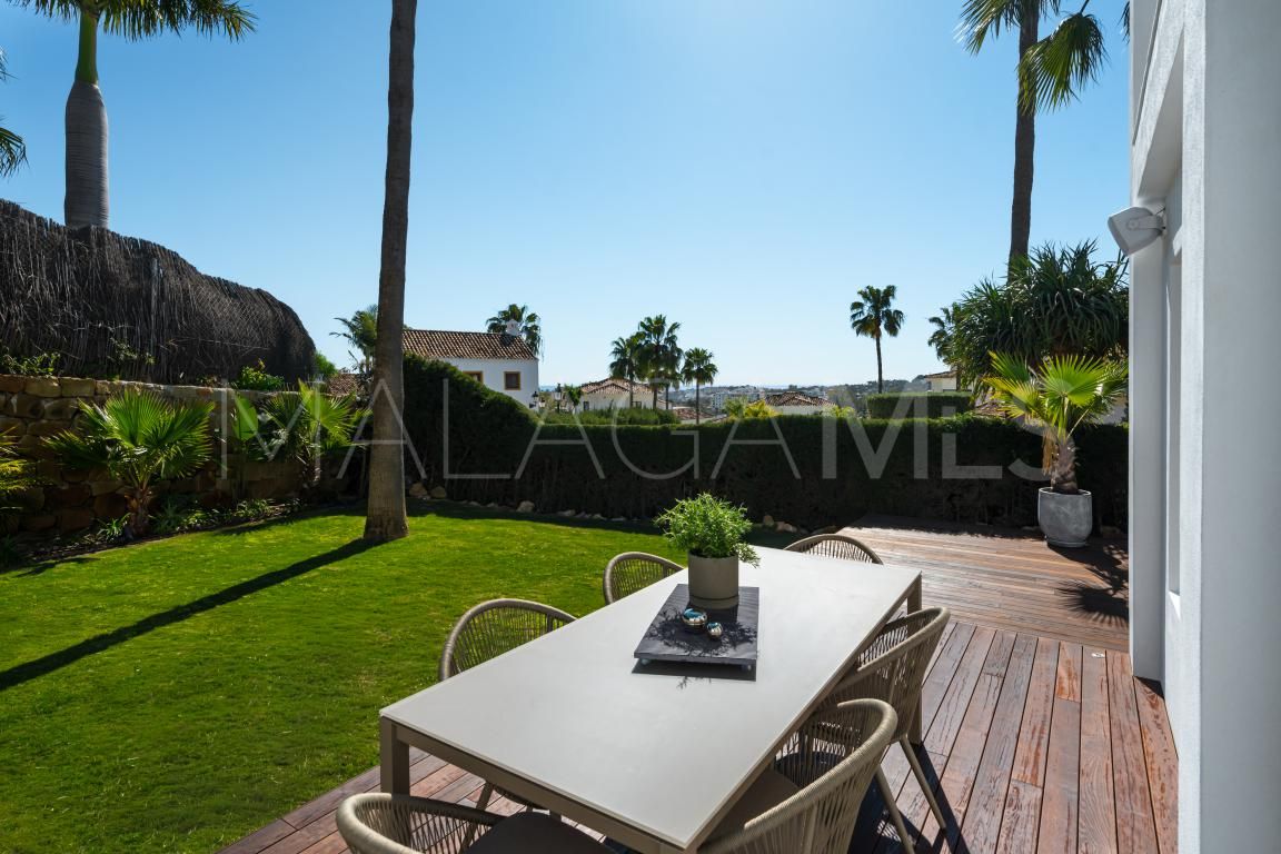 Villa for sale in Nueva Andalucia