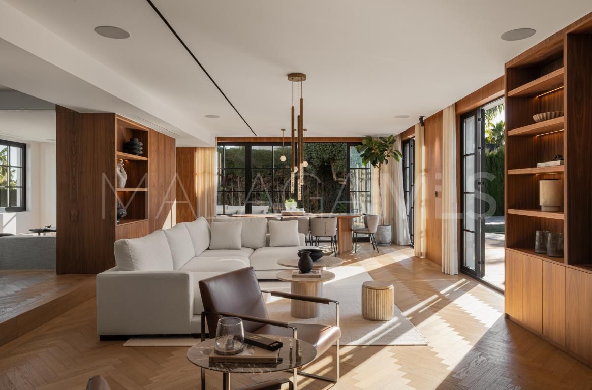 Villa for sale in Nueva Andalucia