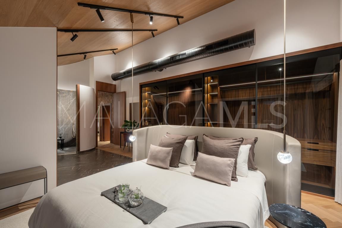 Villa for sale in Nueva Andalucia