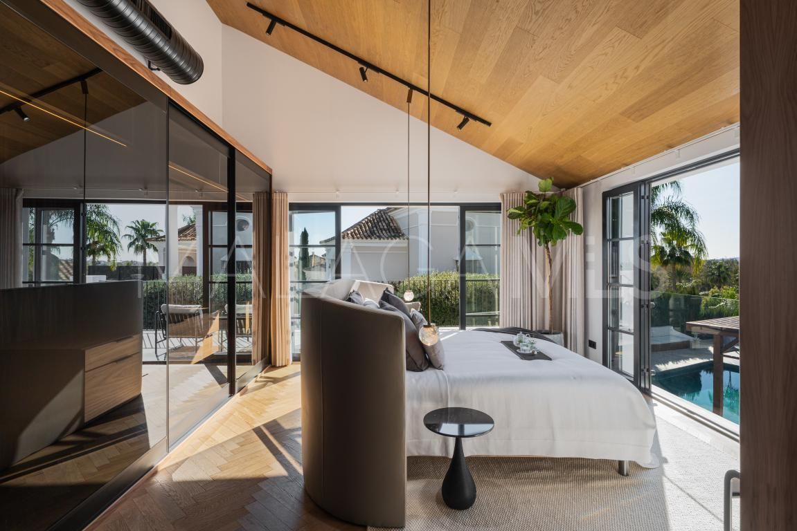 Villa for sale in Nueva Andalucia