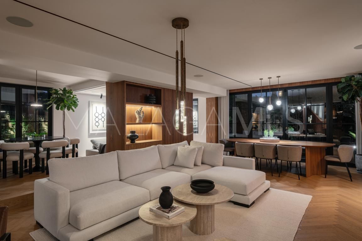 Villa for sale in Nueva Andalucia