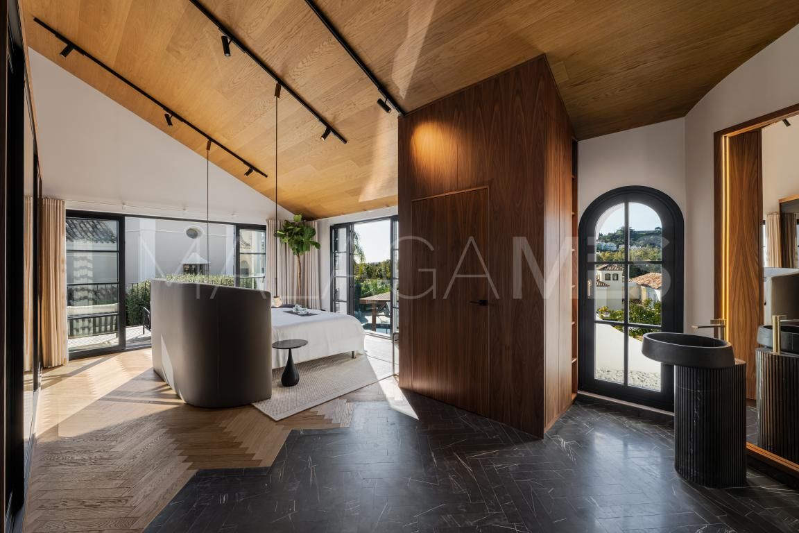 Villa for sale in Nueva Andalucia