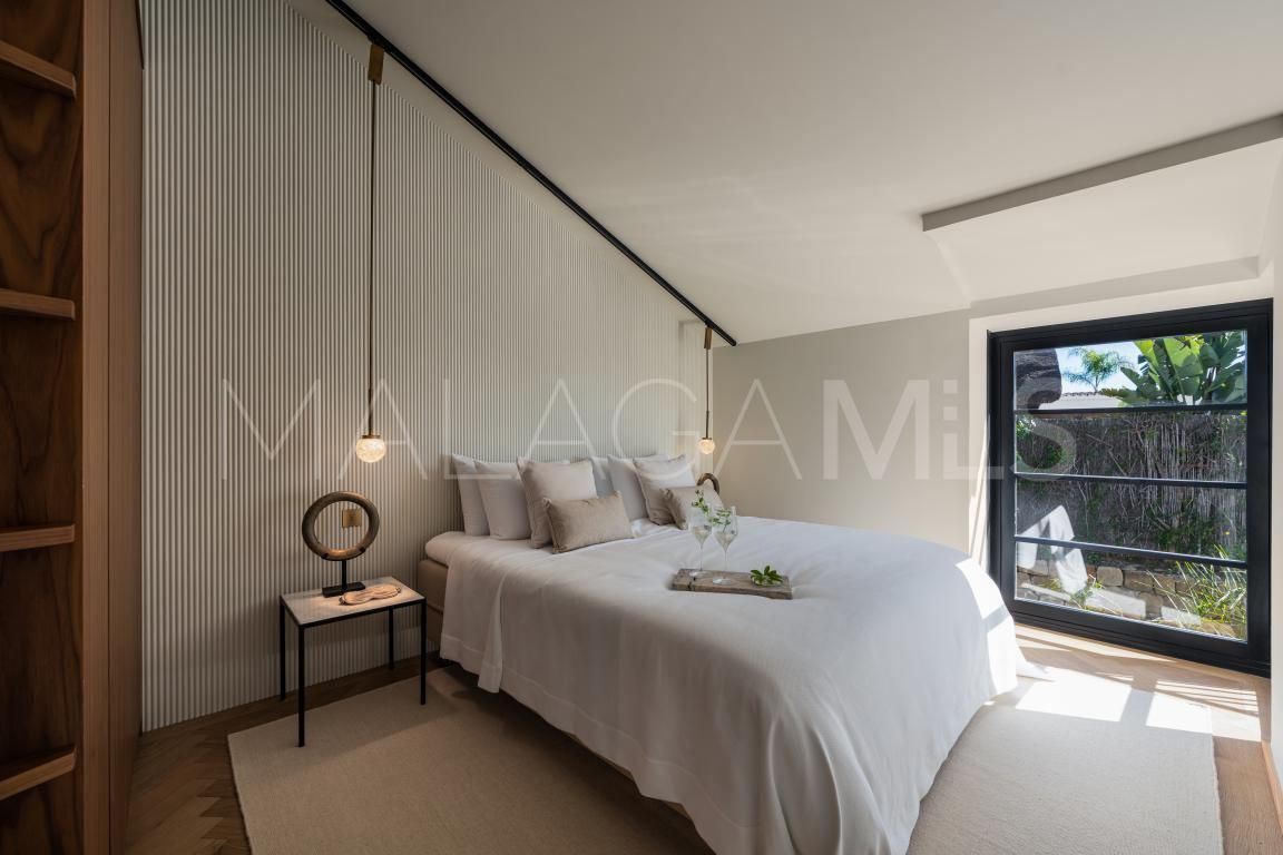 Villa for sale in Nueva Andalucia